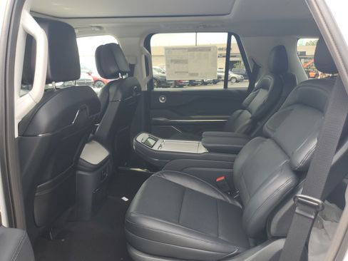 New 2027 Lincoln Navigator Reserve AWD/4WD image 27