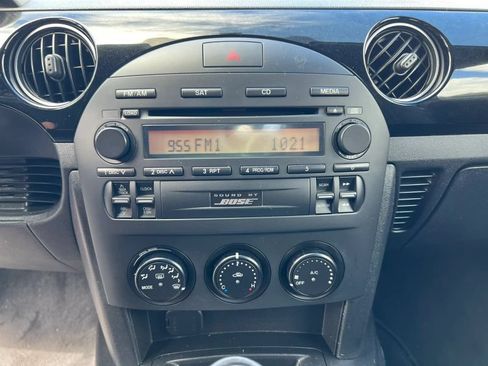 Used 2006 MAZDA MX-5 Miata Grand Touring RWD image 23