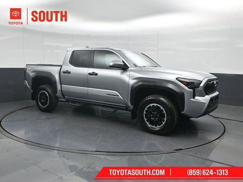 Used 2025 Toyota Tacoma TRD Off-Road w/ TRD Off Road Upgrade Package image 4