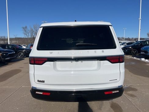Used 2024 Jeep Wagoneer L Series II w/ Flexible Seating Group image 4