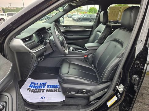 Used 2025 Jeep Grand Cherokee L Limited AWD/4WD image 15