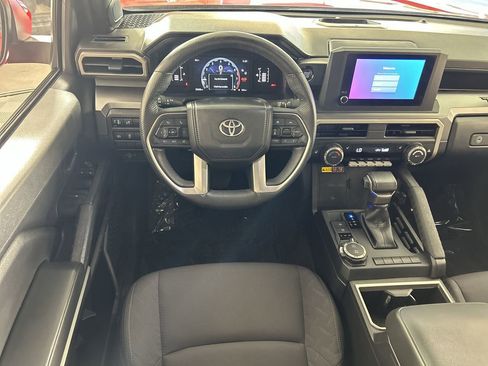 Used 2025 Toyota Tacoma SR5 AWD/4WD image 21