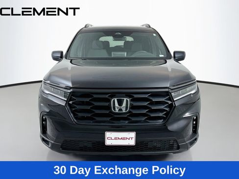 Used 2025 Honda Pilot Sport image 3