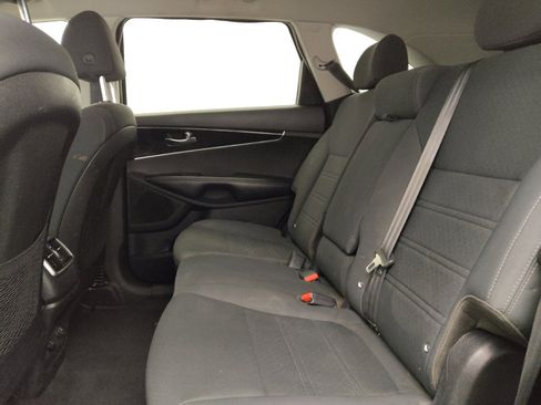 Used 2020 Kia Sorento FWD V6 image 18