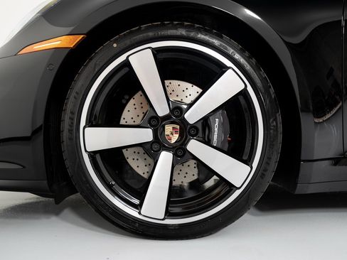 Certified 2025 Porsche 911 Carrera image 14