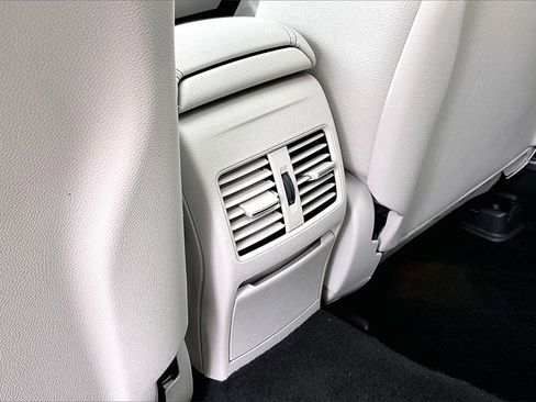 Used 2016 Mercedes-Benz GLA 250 4MATIC image 10