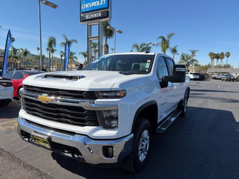 Used 2025 Chevrolet Silverado 2500 LT w/ Convenience Package AWD/4WD image 4