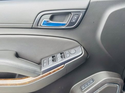 Used 2020 Chevrolet Suburban LT image 9