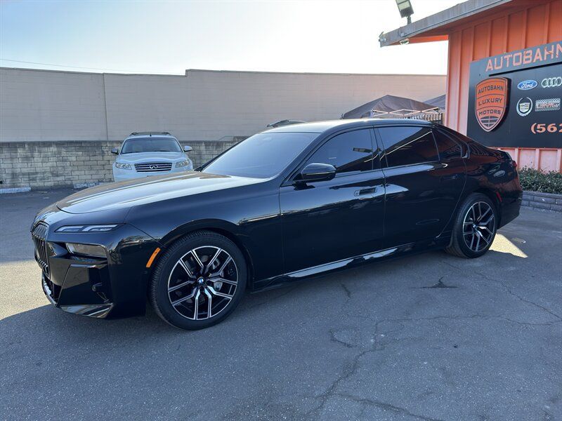 Used 2025 BMW i7 eDrive50 w/ M Sport Package RWD image 8