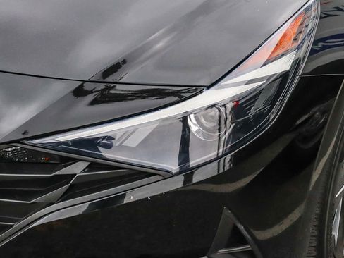 Used 2023 Hyundai Elantra SEL FWD image 2