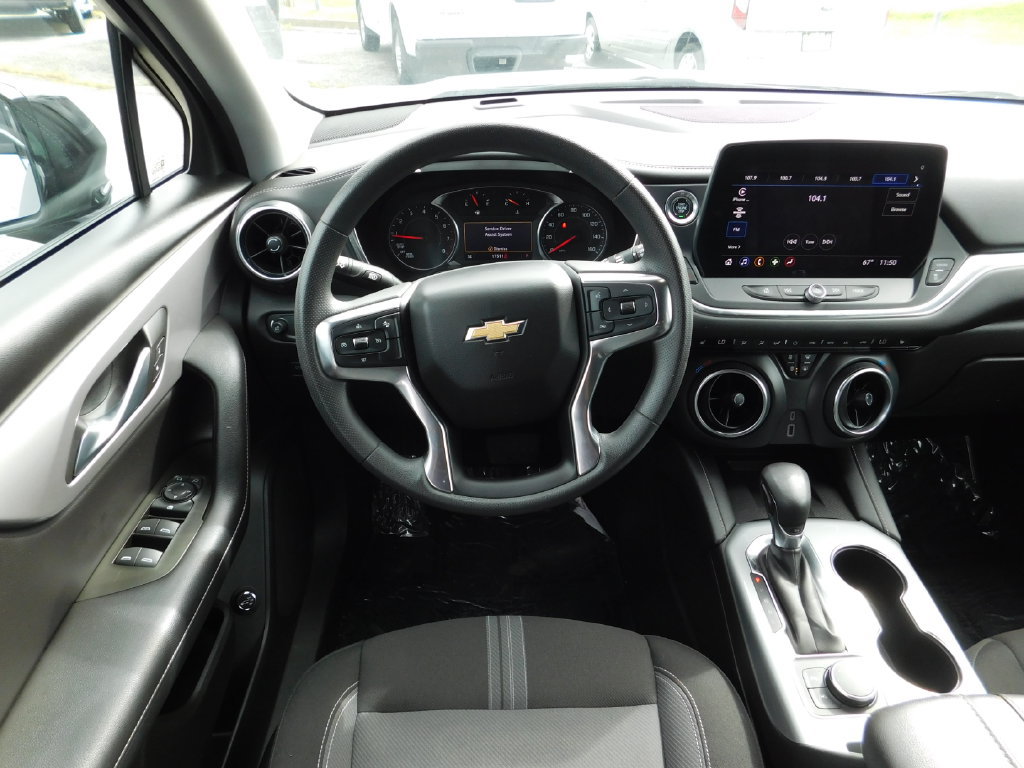 Used 2024 Chevrolet Blazer LT w/ Convenience Package FWD image 13