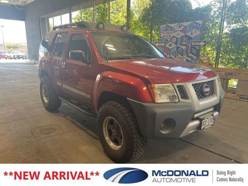 Used 2011 Nissan Xterra PRO-4X AWD/4WD image 2
