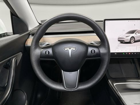 Used 2022 Tesla Model Y Long Range image 9
