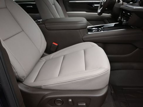 New 2026 Chevrolet Suburban LT w/ Comfort Package image 25