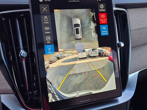 New 2026 Volvo XC90 B6 Plus w/ Protection Package Premier image 31