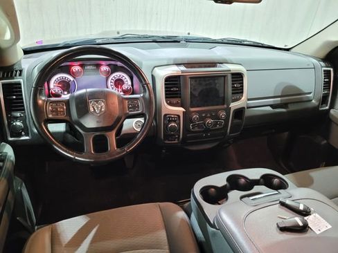 Used 2018 RAM 1500 Classic SLT w/ Luxury Group image 4