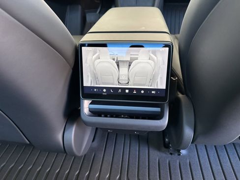 Used 2025 Tesla Model 3 Long Range image 33