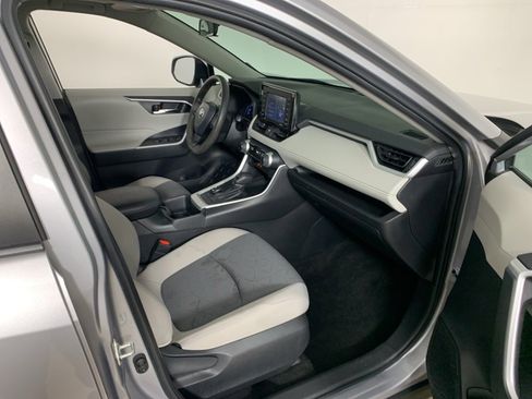 Used 2022 Toyota RAV4 XLE w/ Convenience Package image 36