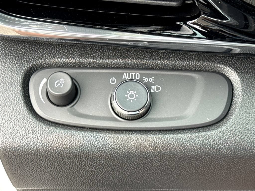 New 2026 Buick Envista Sport Touring FWD image 10