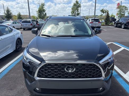 Used 2023 Toyota Corolla Cross XLE w/ Convenience Package image 5