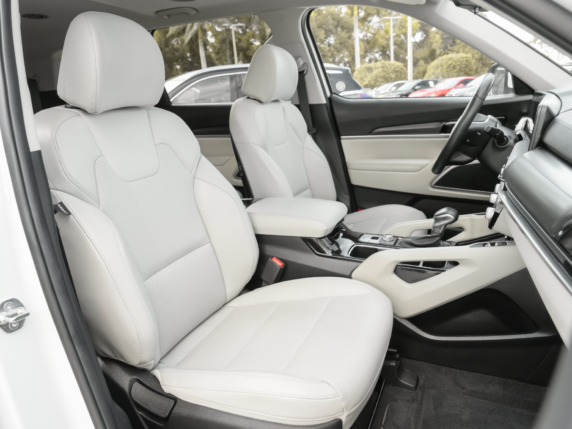 Used 2025 Kia Telluride S FWD image 11
