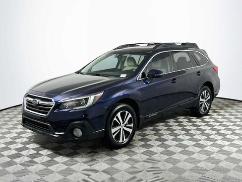 Used 2018 Subaru Outback 2.5i Limited AWD/4WD image 3
