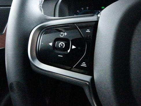 Certified 2025 Volvo XC90 B6 Plus w/ Protection Package Premier image 8