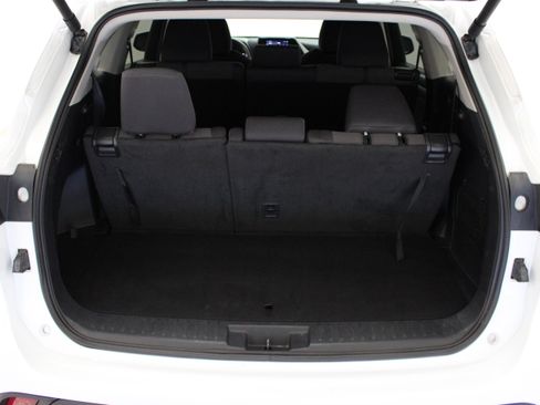 Used 2025 Toyota Highlander LE AWD/4WD image 33