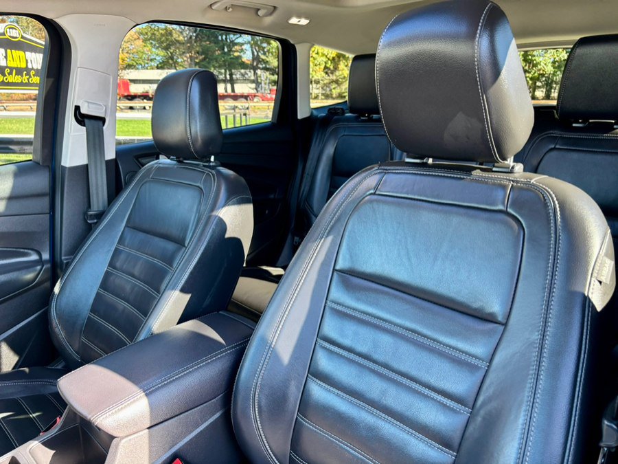 Used 2018 Ford Escape Titanium w/ Ford Safe & Smart Package AWD/4WD image 17