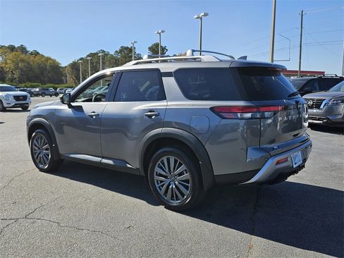 New 2025 Nissan Pathfinder SL w/ SL Premium Package image 8