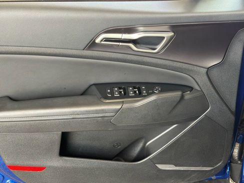 Used 2025 Kia Sportage EX FWD image 3