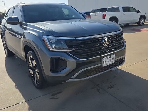 Used 2024 Volkswagen Atlas Cross Sport SE image 6