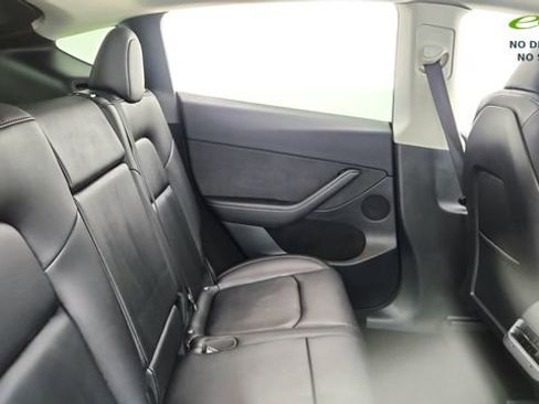 Used 2023 Tesla Model Y Performance image 24
