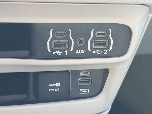 Used 2022 Chrysler Pacifica Touring-L FWD image 57