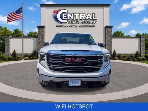 Used 2025 GMC Sierra 1500 SLT AWD/4WD image 2