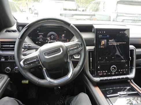 Used 2025 GMC Yukon Denali w/ Denali Reserve Package RWD image 4