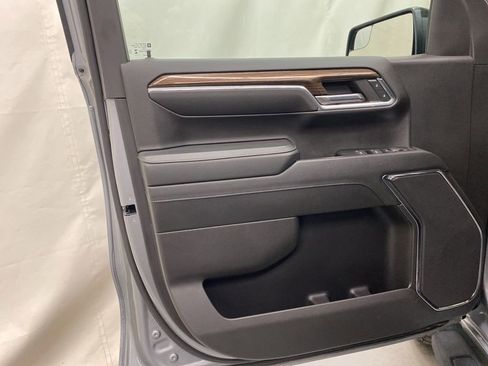 Used 2024 Chevrolet Silverado 1500 LT Trail Boss w/ Dark Appearance Package image 10