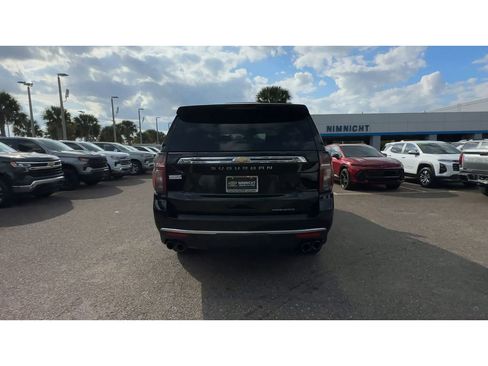 Used 2024 Chevrolet Suburban Premier image 3