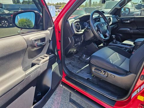 Used 2020 Toyota Tacoma TRD Sport w/ Technology Package AWD/4WD image 19