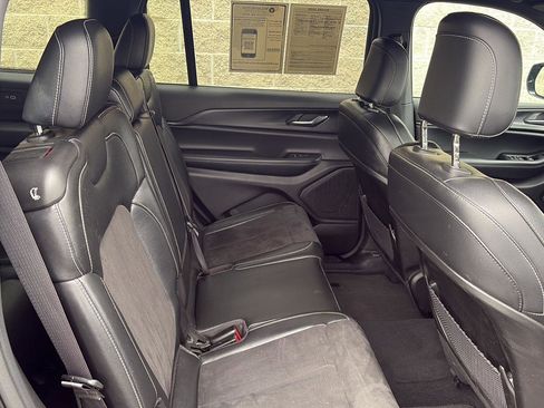 Used 2024 Jeep Grand Cherokee L Laredo image 30