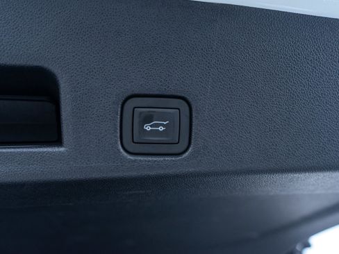 Used 2025 Buick Enclave Preferred image 10