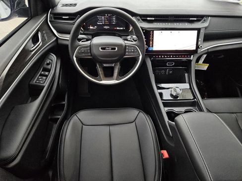 Used 2026 Jeep Grand Cherokee Limited w/ Limited Altitude Package RWD image 12