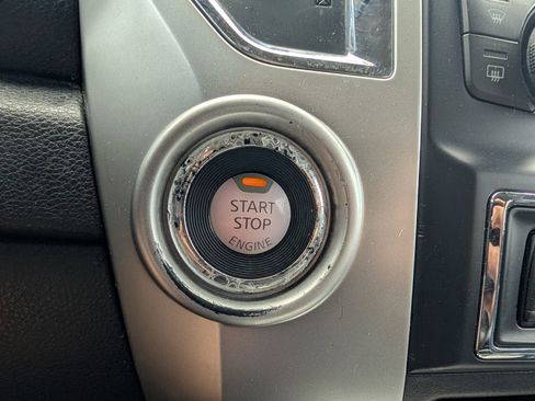 Used 2017 Nissan Titan SV image 19