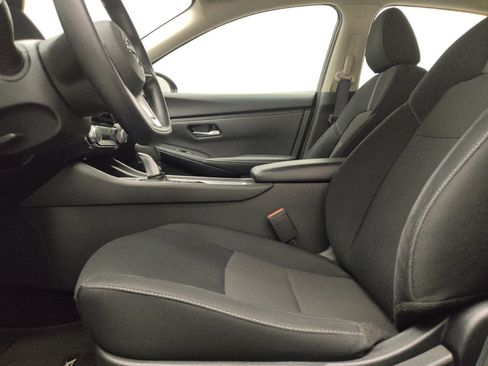 Used 2025 Nissan Sentra SV FWD image 17