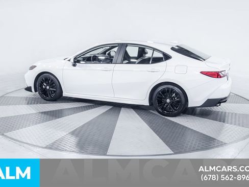 Used 2025 Toyota Camry SE image 5