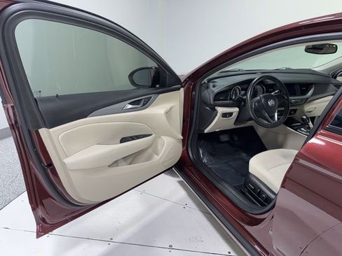 Used 2020 Buick Regal Preferred image 8