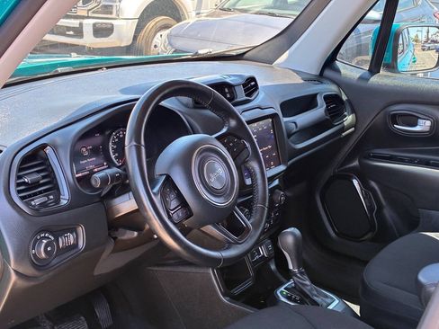 Used 2020 Jeep Renegade Altitude w/ UConnect 8.4 Nav Group FWD image 18