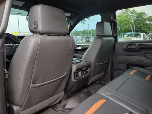 Used 2023 GMC Sierra 1500 AT4 w/ Technology Package AWD/4WD image 20