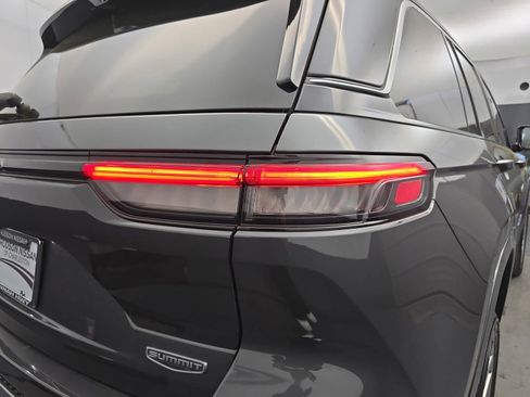 Used 2022 Jeep Grand Cherokee Summit w/ Advanced Protech Group IV AWD/4WD image 16