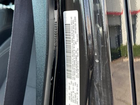 Used 2018 Jeep Wrangler Unlimited Sahara image 29